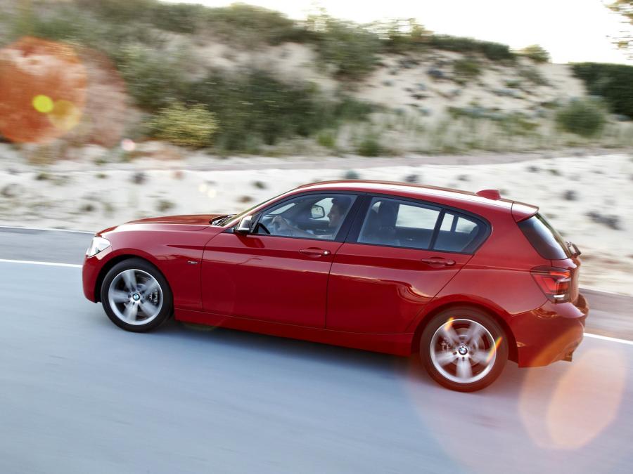  BMW 118i 5-Door Sport Line 2011 года  (фото 23 из 31)